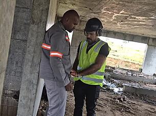 Depois Que Todos Foram Embora Os Trabalhadores Transam Descaradamente No Prédio Em Construção!