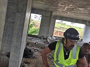 Depois Que Todos Foram Embora Os Trabalhadores Transam Descaradamente No Prédio Em Construção!