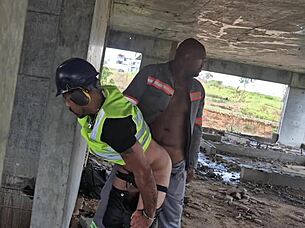 Depois Que Todos Foram Embora Os Trabalhadores Transam Descaradamente No Prédio Em Construção!