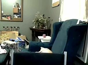 Miss Liz Vicious' Goth Emo Cam Show With Big Pink Dildo