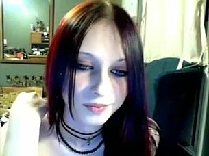 Miss Liz Vicious' Goth Emo Cam Show With Big Pink Dildo