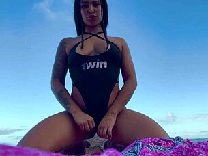 morena showing her pierced pussy on the beach, is it horny