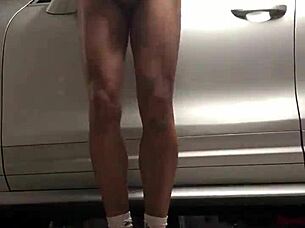 Just saw some sneaky voyeur action at the garage gym