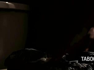 Bezdomovkyně mladá děvka Aubrey Sinclair cítí zoufalé potěšení z hardcore jebání bohatého muže