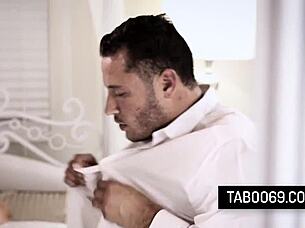 Bezdomovkyně mladá děvka Aubrey Sinclair cítí zoufalé potěšení z hardcore jebání bohatého muže