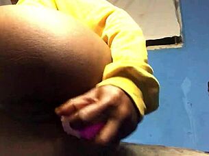 I love playing with my anal and pussy when mum's out for snacks