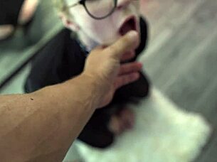 Can redhead handle deepthroat choking?