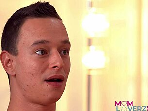 aubrey black과 계모 가족 비밀에서 격렬한 라이딩과 도기