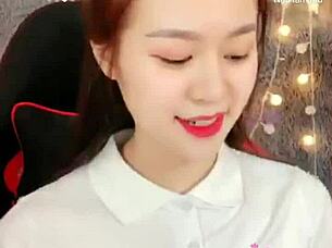 i'm a korean asian girl doing a sexy livestream on uplive