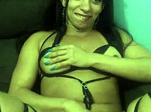 lenev8 performs on cam, showing her athletic body as you like