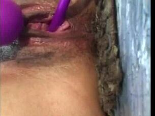 batendo punheta em video chamada com a gostosa da minha ex namorada, tipo assim, sabe?