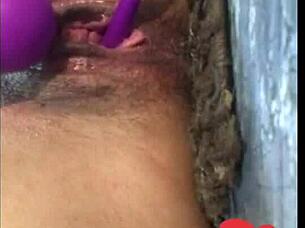 batendo punheta em video chamada com a gostosa da minha ex namorada, tipo assim, sabe?