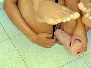 Delicia 19 Years Old Masturbates First Time