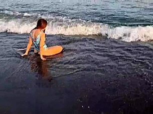 La Cachonda De Anaduro12 En La Playa Showing Pussy And Ass