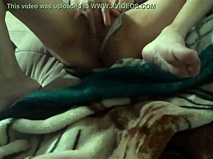 I am a horny housewife petite solo masturbating