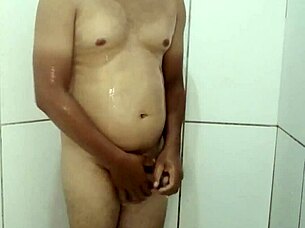 Sex in the bath with ebony and indian amateurs! 😊