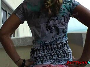 susie clove spreads her sexy holes