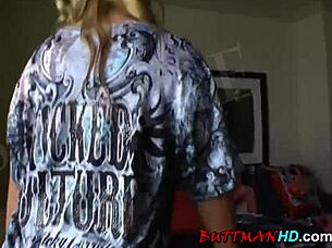 susie clove spreads her sexy holes