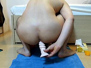 Winding up my stick for a big cum shot 😏