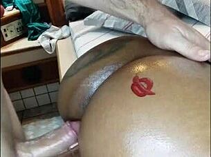 White bull fodendo e engravidando a putinha hotwife