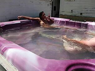 Dayanara relaxes in the hot tub 😊