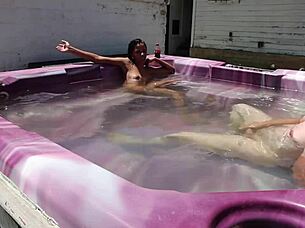 Dayanara relaxes in the hot tub 😊