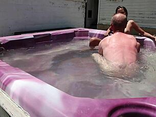 Dayanara relaxes in the hot tub 😊