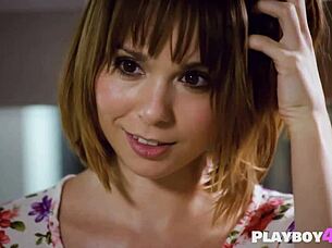 Small tits milf chats about sex while masturbating 😏