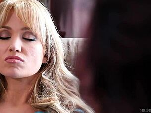 Angela Sommers And Jayden Jaymes Engage In Hypnotic Lesbian Muff Diving!