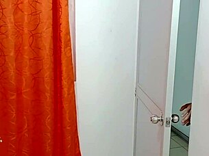 Mi hermanastro me pide que chupe su polla a cambio de no revelar mis fotos intimas parte 1