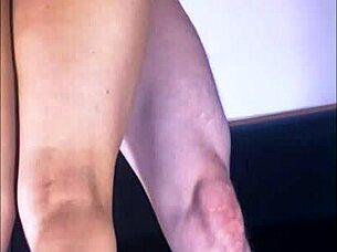 La hijastrastra de roberto era tan estrecha que siempre ten�a que usar lubricante para poder penetrarla sin hacerle da�o