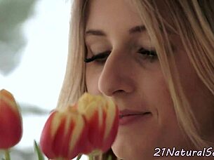 i'm a glamorous babe getting slammed passionatly