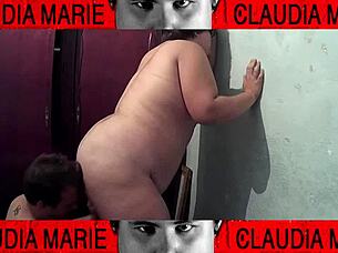 Entre Los Muslos De La Gorda Degustando Sus Flujos Vaginales Que Morbo Me Da Esta Guarra