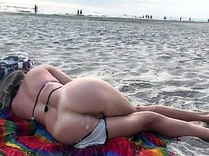 Milf Didn't Expect Ass Fuck on Public Beach