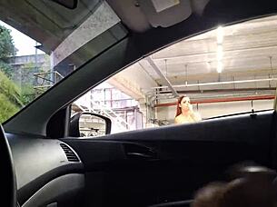 masturbacao arriscada para mulher bonita em publico!