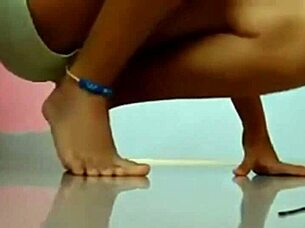 horny teen 18+ brunette webcam fetish sexy