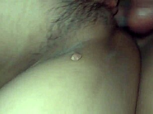 follando a mi novia con condon, quieres ver el creampie?