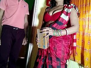 delivery boy customer bhabhi ke bade boobs dekh ke fida ho gya