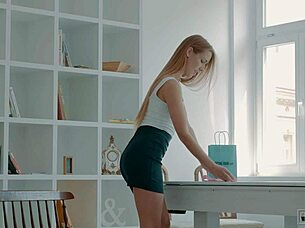 Fitting-Room - Alexis Crystal Si Masturba Mente Si Prova Delle Mutandine!