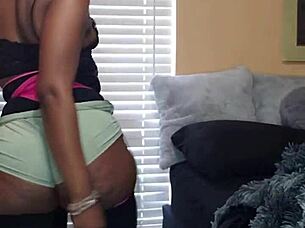 Naejae Twerks Her Big Ass and Grinds Pussy on Pole