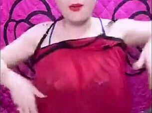 Hot Vietnamese girl performs live stream