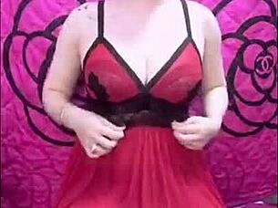 Hot Vietnamese girl performs live stream