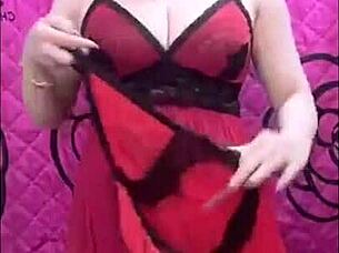 Hot Vietnamese girl performs live stream