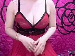 Hot Vietnamese girl performs live stream