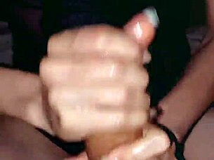 Skinny couple enjoys a sexy handjob session 😊