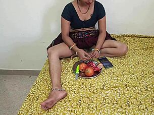 देवर ने भाभी की जम कर चोदा चोद चोद कर चूत से पानी निकल दिया भाभी भी रोने लगी बोली कितना चोदोगे बस करो मुझको बहुत दर्द हो रहा है साफ हिन्दी आवाज में बात करते हुए चूत मारी अपनी भाभी की