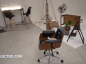 i enjoy nostalgic fun with foot fetish babe shalina devine at work