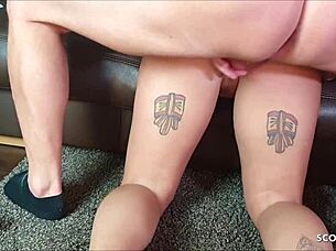 teen mit sexy rundungen hart im doggy gefickt mit arsch cum - german teen 18+