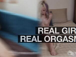 yanks beauty rosie budd rubs her hairy snatch