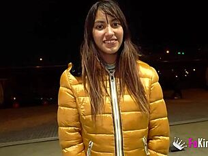 Veřejný sex a nahota s horkou mexickou babe Jennifer v divoké scéně s foukáním!